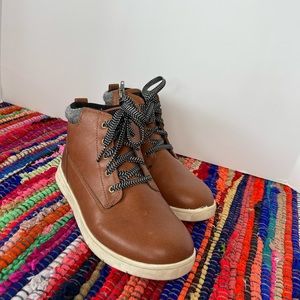 Boys brown boots size youth 5
